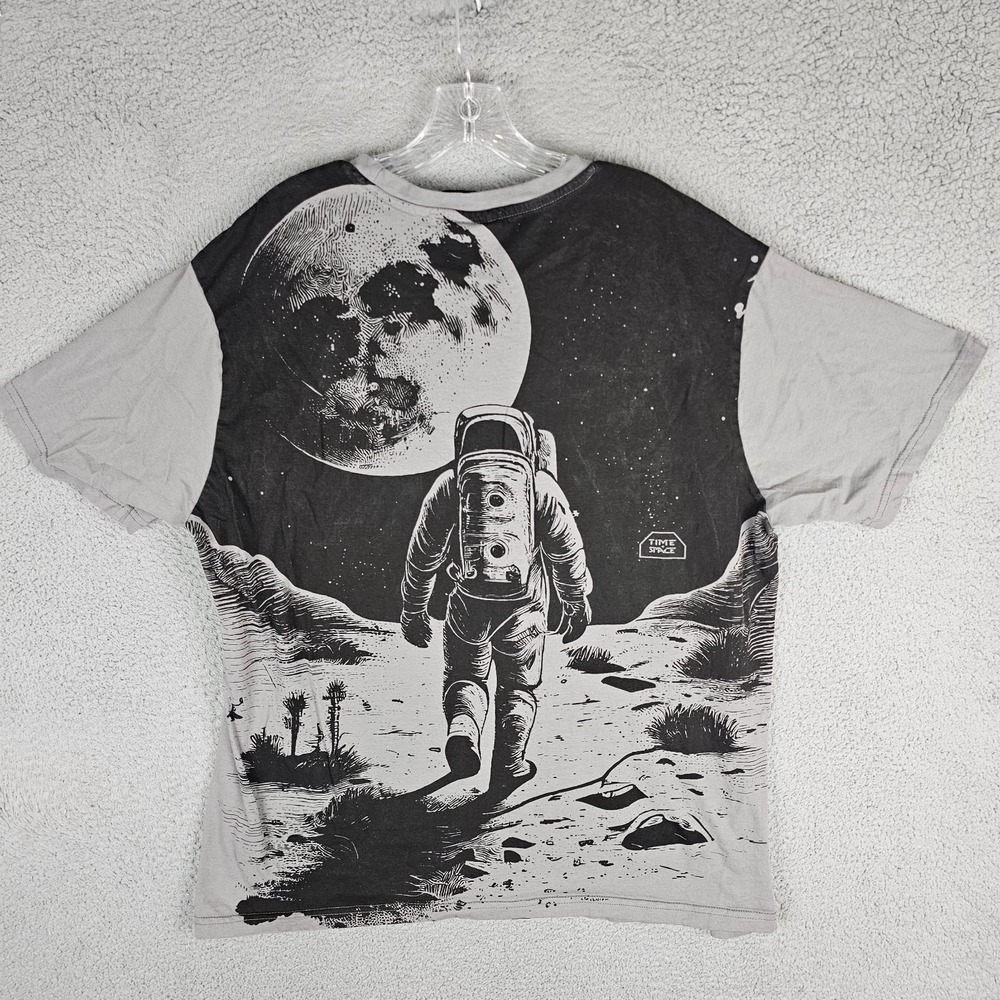 Time Space Tee Shirt Mens Small Gray Astronaut Art Print Short Sleeve Round Neck